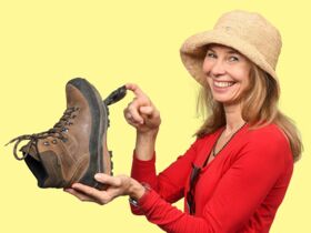 Portrait: Ulla Verdugo-Raab mit Wanderschuh